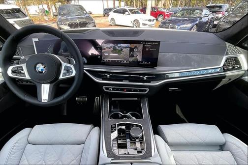 Mineral White Metallic 2026 BMW X7 xDrive40i