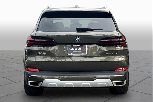 Manhattan Green Metallic 2026 BMW X5 PHEV xDrive50e