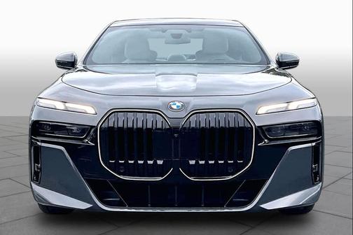 Dravit Grey Metallic 2026 BMW 740 xDrive