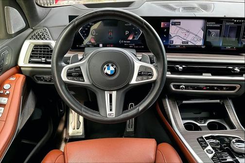 2023 BMW X7 M60i