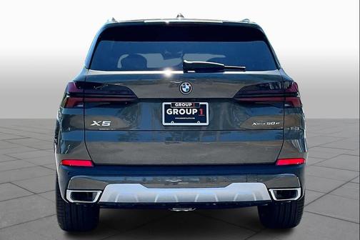 Manhattan Green Metallic 2026 BMW X5 PHEV xDrive50e