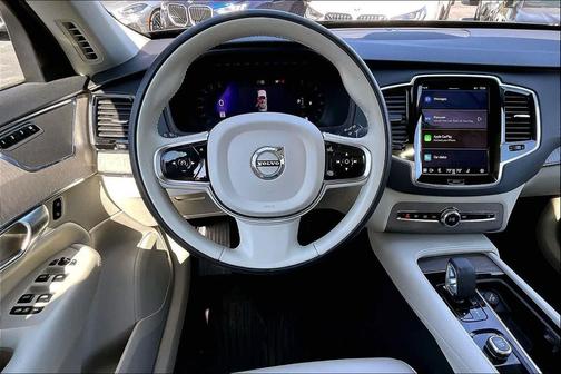 2023 Volvo XC90 B5 Plus