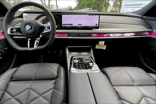 2025 BMW 740 i