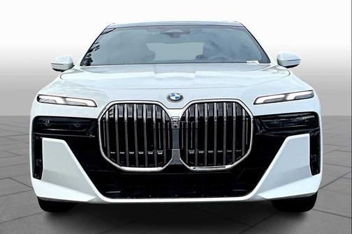 2025 BMW 740 i