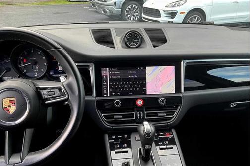 2022 Porsche Macan Base
