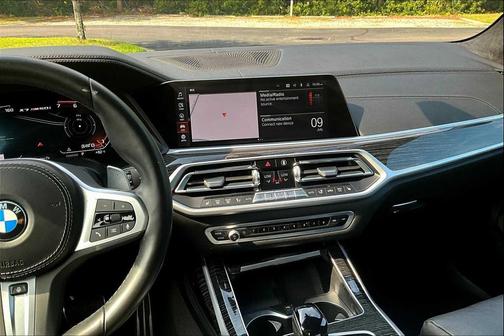 2022 BMW X7 M50i