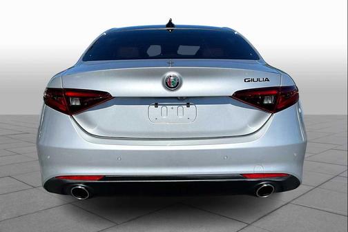 2021 Alfa Romeo Giulia Base