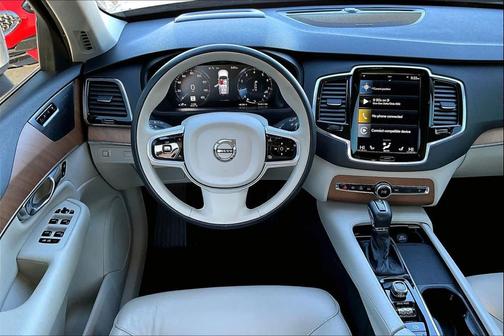 2021 Volvo XC90 T6 Momentum