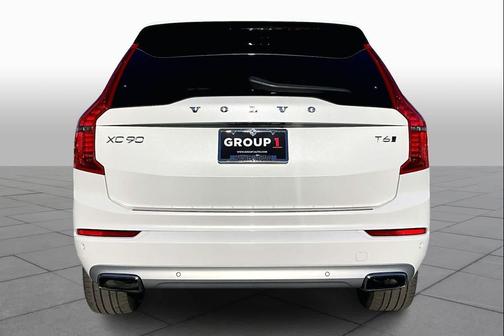 2021 Volvo XC90 T6 Momentum