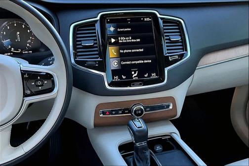2021 Volvo XC90 T6 Momentum