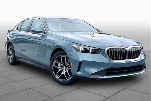 Cape York Green Metallic 2026 BMW 530 530i