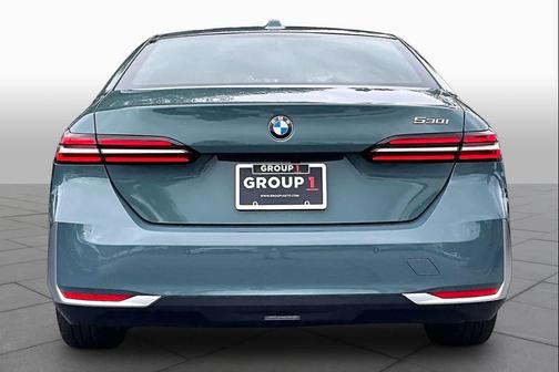 Cape York Green Metallic 2026 BMW 530 530i