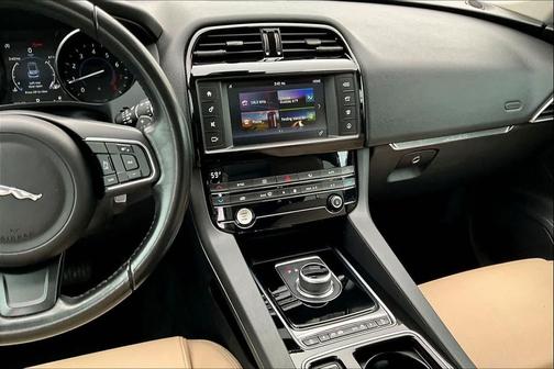 2018 Jaguar F-PACE 25t Premium