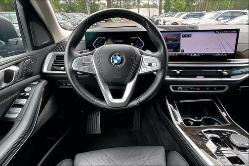 Skyscraper Grey Metallic 2025 BMW X7 xDrive40i