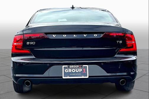 2018 Volvo S90 T5 Momentum