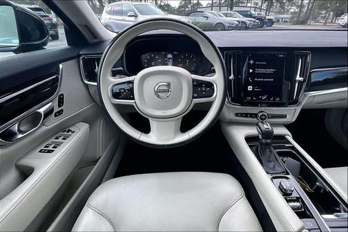 2018 Volvo S90 T5 Momentum