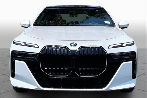 Mineral White Metallic 2026 BMW 740 740i
