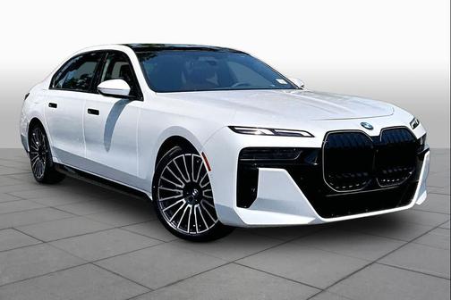 Mineral White Metallic 2026 BMW 740 740i