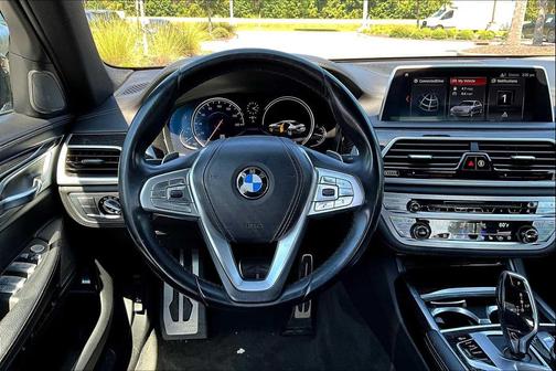 2019 BMW 740 740i