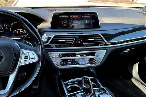 2019 BMW 740 740i