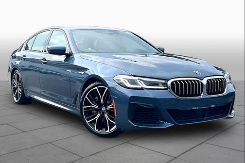 Arctic Race Blue Metallic 2023 BMW 540 i