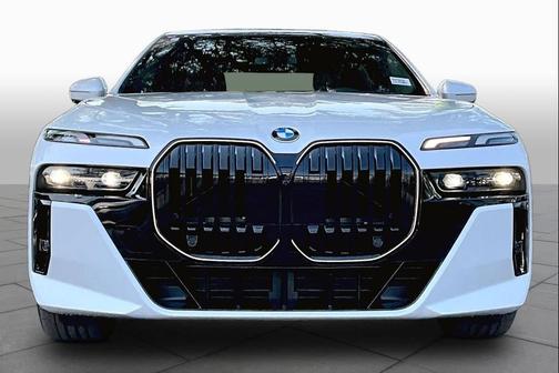 Mineral White Metallic 2026 BMW 740 740i