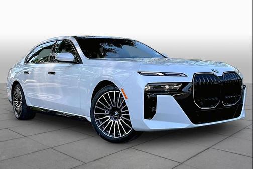 Mineral White Metallic 2026 BMW 740 740i