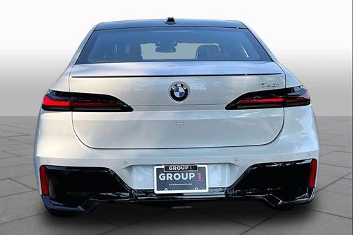 Mineral White Metallic 2026 BMW 740 740i