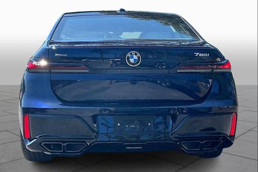 Tanzanite Blue II Metallic 2026 BMW 760 xDrive