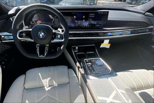 Tanzanite Blue II Metallic 2026 BMW 760 xDrive