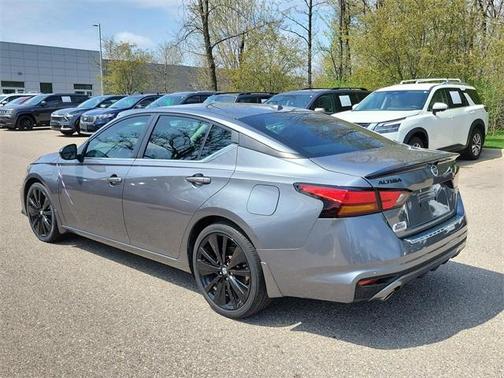 2022 Nissan Altima 2.5 SR