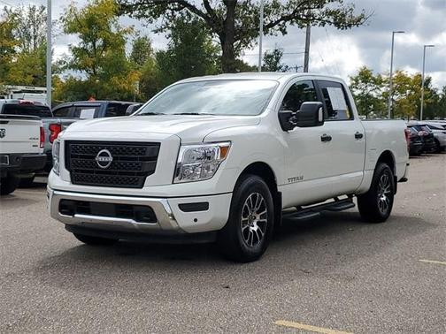 2024 Nissan Titan SV