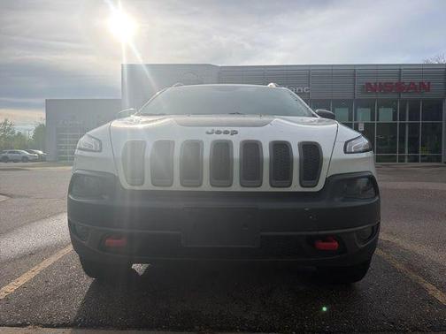 Bright White Clearcoat 2016 Jeep Cherokee Trailhawk