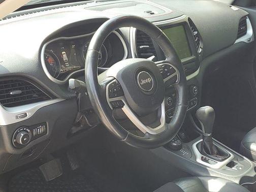 Bright White Clearcoat 2016 Jeep Cherokee Trailhawk