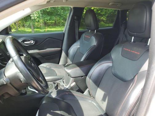 Bright White Clearcoat 2016 Jeep Cherokee Trailhawk