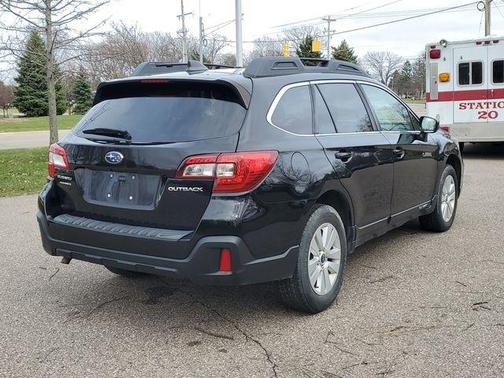 Crystal Black Silica 2018 Subaru Outback 2.5i Premium
