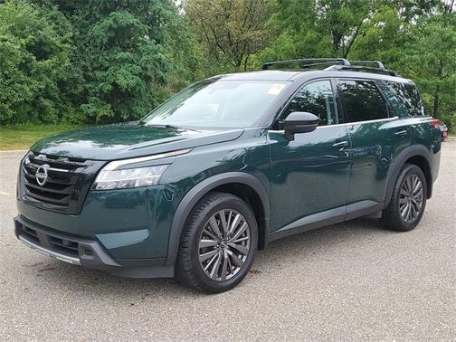 2023 Nissan Pathfinder SL
