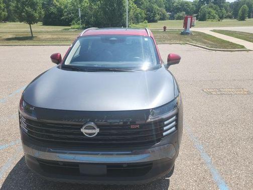 2t Gun Red Roof 2025 Nissan Kicks SR