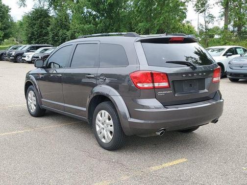 Granite Crystal Clearcoat Metallic 2017 Dodge Journey SE
