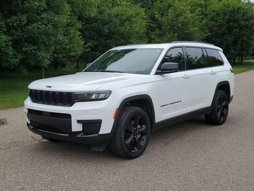 Bright White Clearcoat 2023 Jeep Grand Cherokee L Laredo