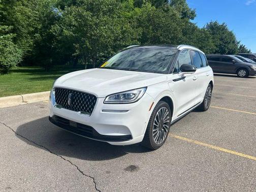 White Metallic 2022 Lincoln Corsair Grand Touring