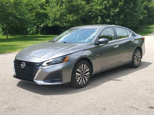 Gun Metallic 2024 Nissan Altima 2.5 SV