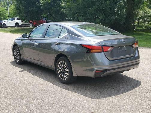 Gun Metallic 2024 Nissan Altima 2.5 SV