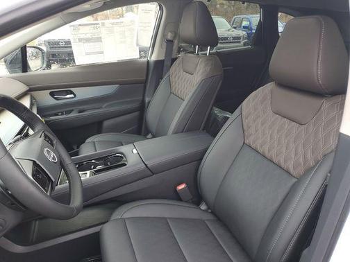 Everest White P 2026 Nissan Murano Platinum
