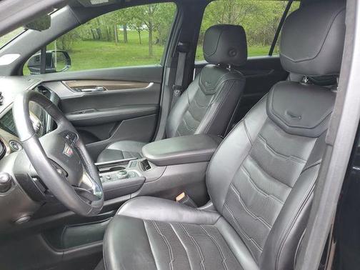Stellar Black Metallic 2020 Cadillac XT6 Premium Luxury AWD