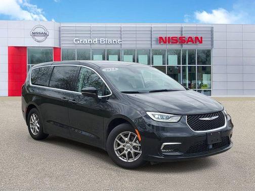 Diamond Black 2024 Chrysler Pacifica Touring-L