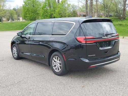 Diamond Black 2024 Chrysler Pacifica Touring-L