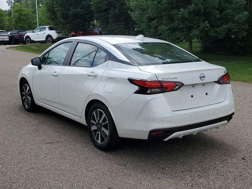 Aspen White 2023 Nissan Versa 1.6 SV