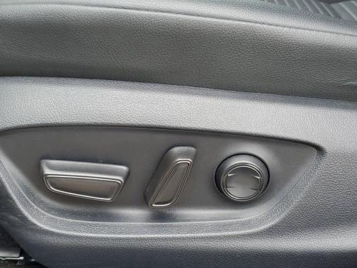 2024 Toyota Camry Hybrid SE