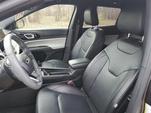 Granite Crystal Clearcoat Metallic 2023 Jeep Compass Limited